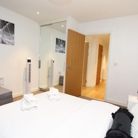 Spacious & Modern 1 Bedroom Close To Station In E16 Londra Dış mekan fotoğraf